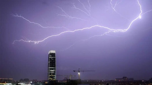 4年以内に、中国はほぼ全国で人工降雨を引き起こすことができるようになり、ドローンはこれを支援します